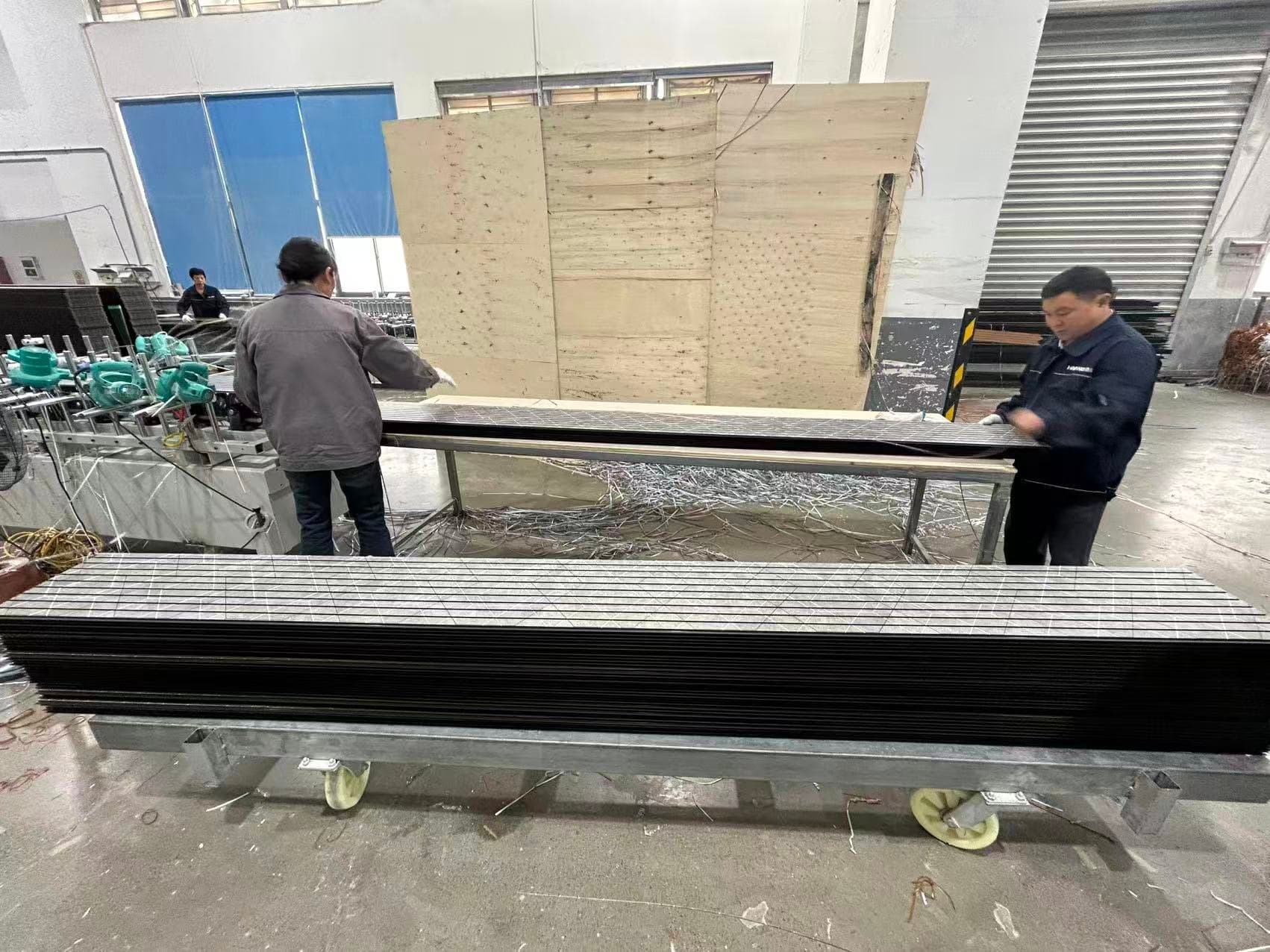 Paneles de techo PVC en una línea de producción SINOQI